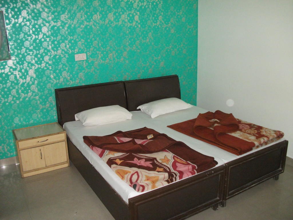 Shalimar Hotel New Delhi Room photo